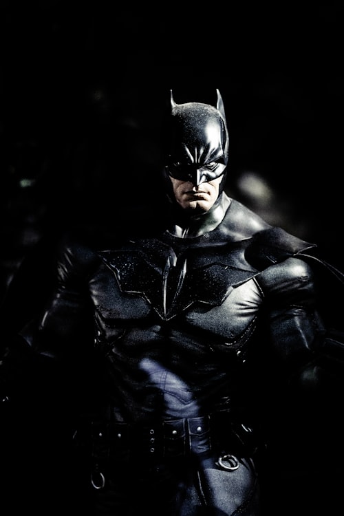 科幻电影《深空纪元》官方海报，展示太空飞船与星云