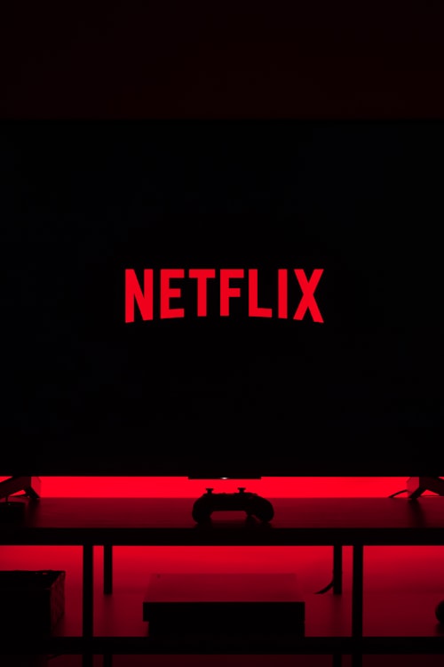 日本动漫《咒术回战》角色五条悟战斗姿态海报